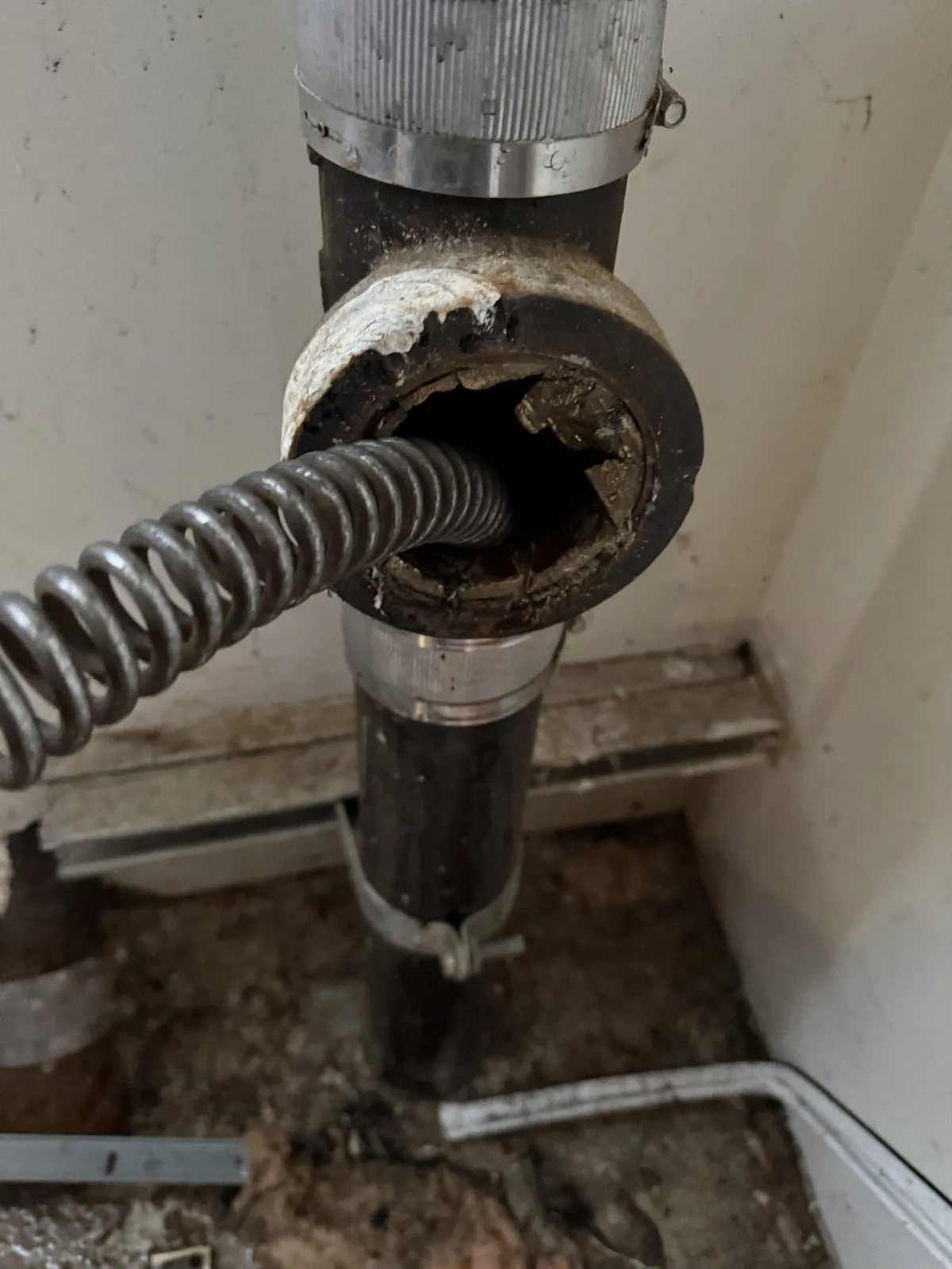 Inserting the mechanical sewer machine cable